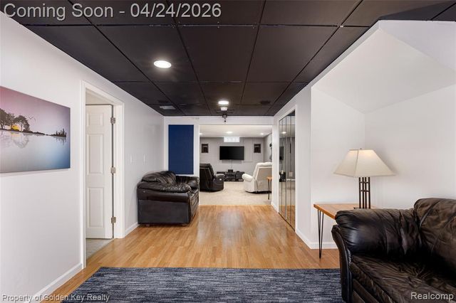 403 S Pine Creek Court, Waterford, MI 48327