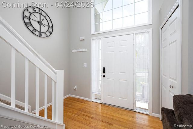 403 S Pine Creek Court, Waterford, MI 48327