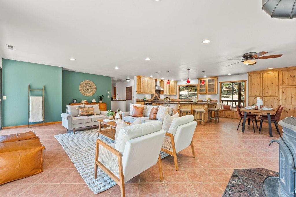 4180 Misty Creek Ct, Pilot Hill, CA 95664