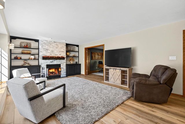 13 OLDE PALTZER LANE, Appleton, WI 54913