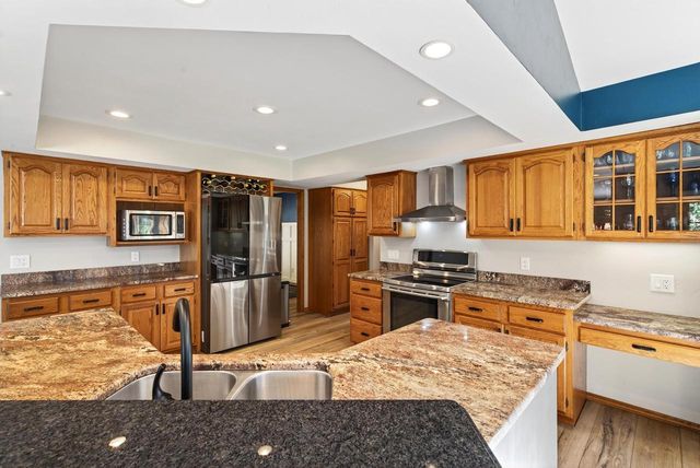 13 OLDE PALTZER LANE, Appleton, WI 54913