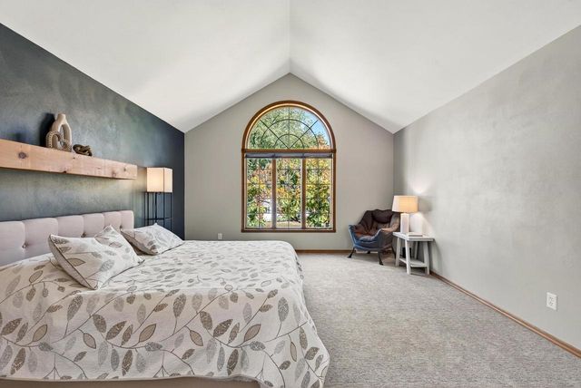 13 OLDE PALTZER LANE, Appleton, WI 54913