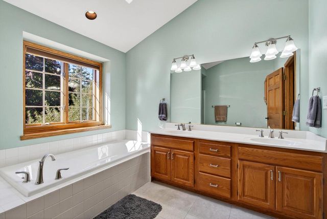 13 OLDE PALTZER LANE, Appleton, WI 54913