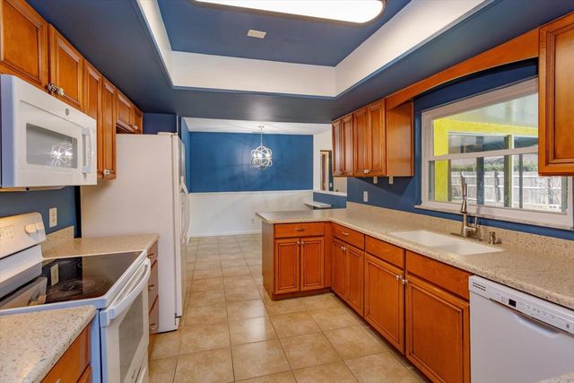 8437 ALVERON AVENUE, Orlando, FL 32817