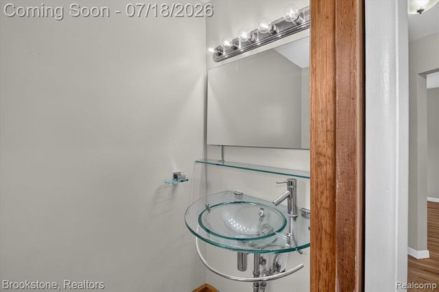 7176 Perry Lake Road, Clarkston, MI 48346