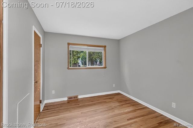 7176 Perry Lake Road, Clarkston, MI 48346