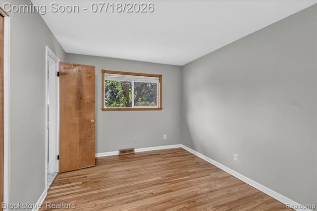 7176 Perry Lake Road, Clarkston, MI 48346