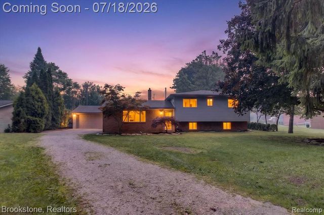 7176 Perry Lake Road, Clarkston, MI 48346