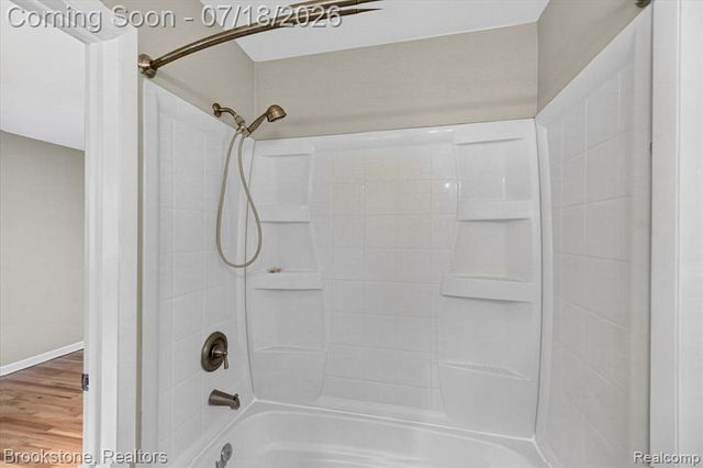 7176 Perry Lake Road, Clarkston, MI 48346