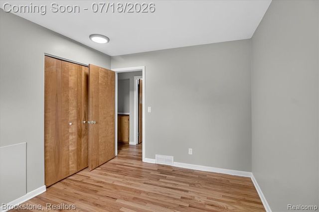 7176 Perry Lake Road, Clarkston, MI 48346