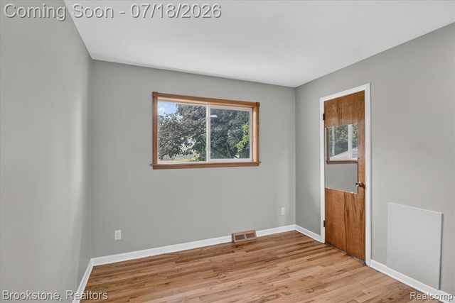 7176 Perry Lake Road, Clarkston, MI 48346