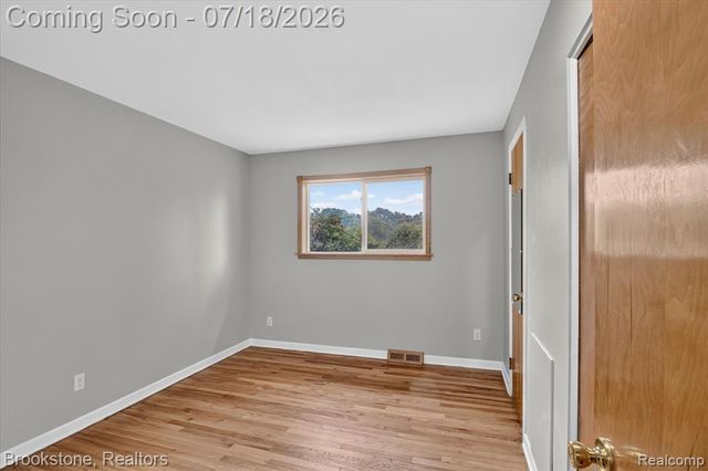 7176 Perry Lake Road, Clarkston, MI 48346