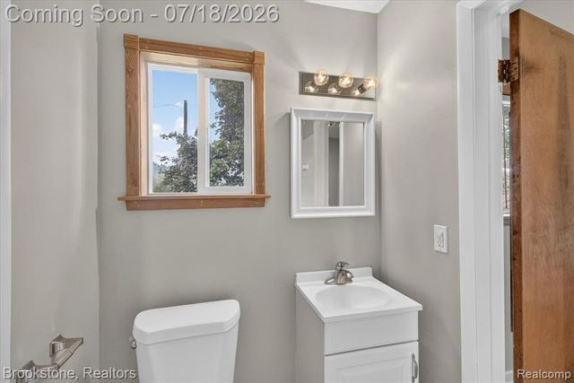 7176 Perry Lake Road, Clarkston, MI 48346
