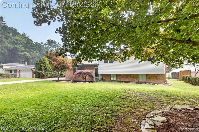 7176 Perry Lake Road, Clarkston, MI 48346