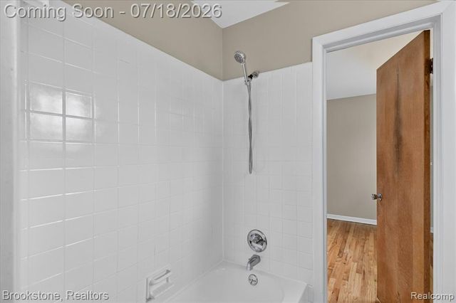 7176 Perry Lake Road, Clarkston, MI 48346