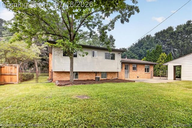 7176 Perry Lake Road, Clarkston, MI 48346