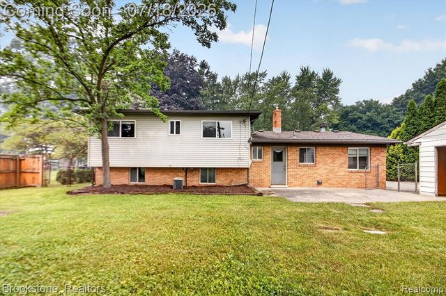 7176 Perry Lake Road, Clarkston, MI 48346