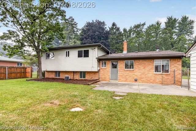 7176 Perry Lake Road, Clarkston, MI 48346