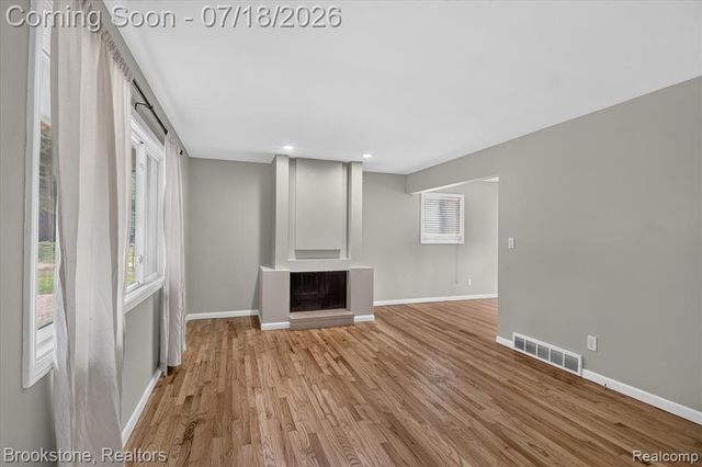 7176 Perry Lake Road, Clarkston, MI 48346