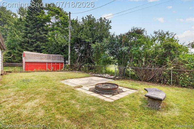 7176 Perry Lake Road, Clarkston, MI 48346