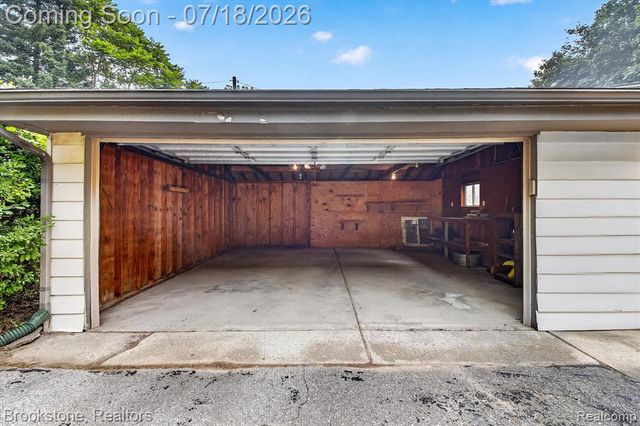 7176 Perry Lake Road, Clarkston, MI 48346