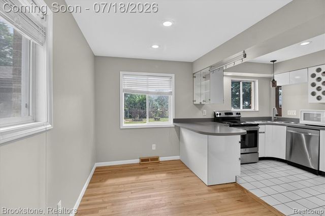 7176 Perry Lake Road, Clarkston, MI 48346