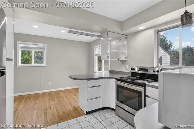7176 Perry Lake Road, Clarkston, MI 48346