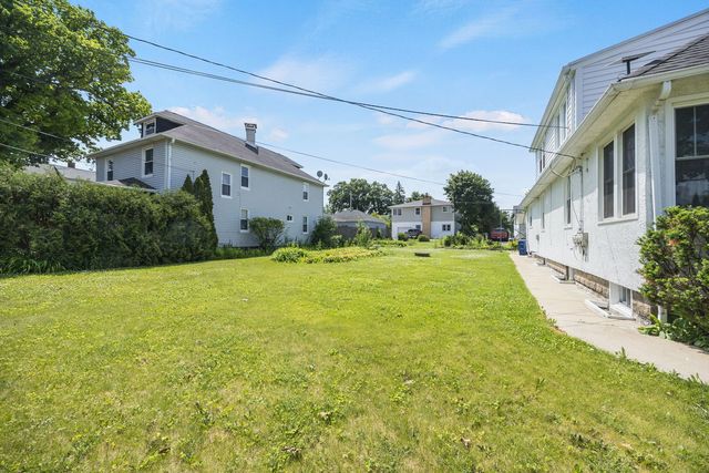 239 Burchell Avenue, Highwood, IL 60040