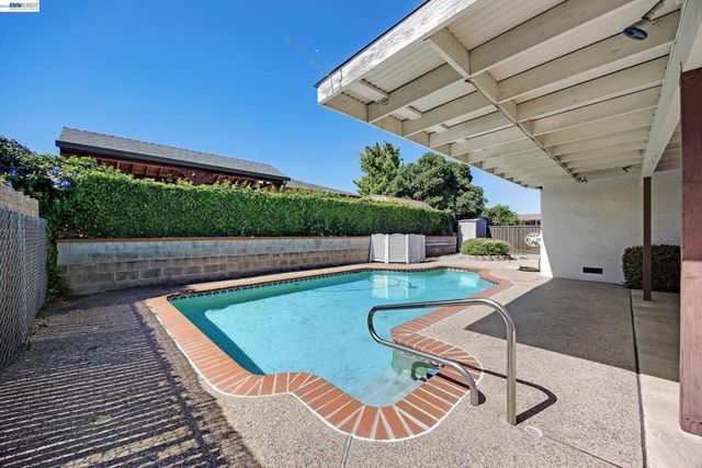 1504 Yosemite Dr, Antioch, CA 94509