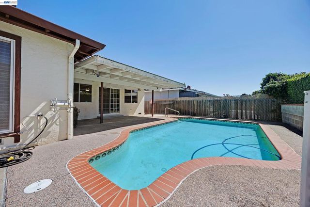 1504 Yosemite Dr, Antioch, CA 94509