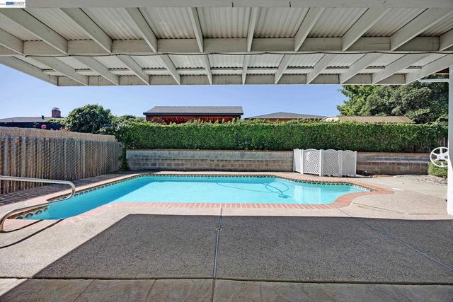1504 Yosemite Dr, Antioch, CA 94509