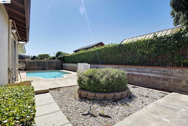 1504 Yosemite Dr, Antioch, CA 94509