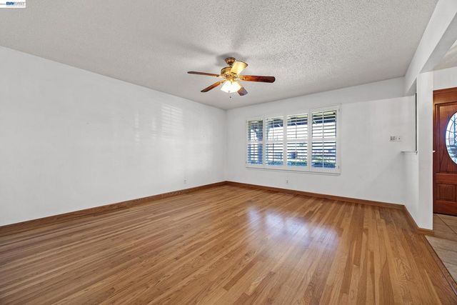 1504 Yosemite Dr, Antioch, CA 94509
