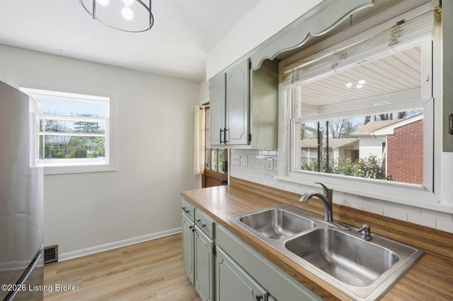 2608 Woodsdale Ave, Louisville, KY 40220