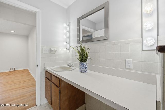 2608 Woodsdale Ave, Louisville, KY 40220