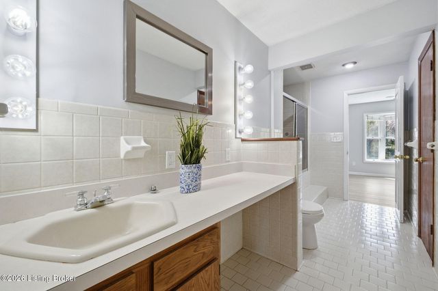 2608 Woodsdale Ave, Louisville, KY 40220