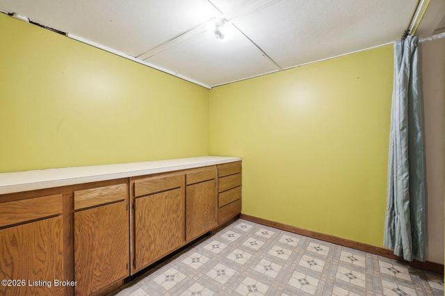 2608 Woodsdale Ave, Louisville, KY 40220