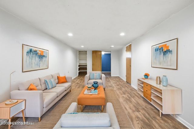 2608 Woodsdale Ave, Louisville, KY 40220