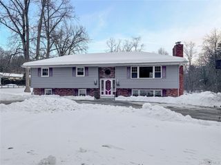 25 E Mountain Road S, Cold Spring, NY 10516