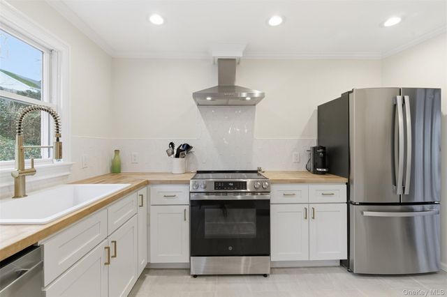 319 Jefferson Street, Centerport, NY 11721