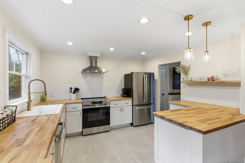 319 Jefferson Street, Centerport, NY 11721