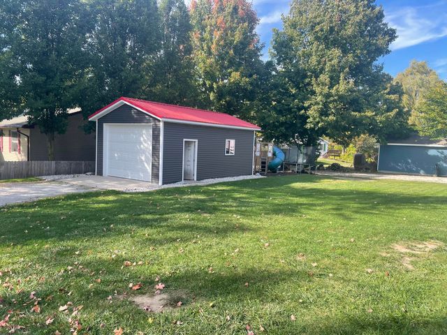 519 W Oak Street, Fremont, MI 49412