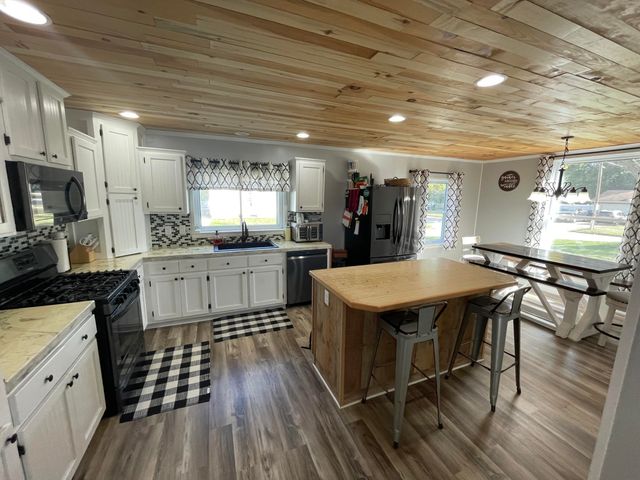 519 W Oak Street, Fremont, MI 49412