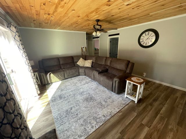 519 W Oak Street, Fremont, MI 49412