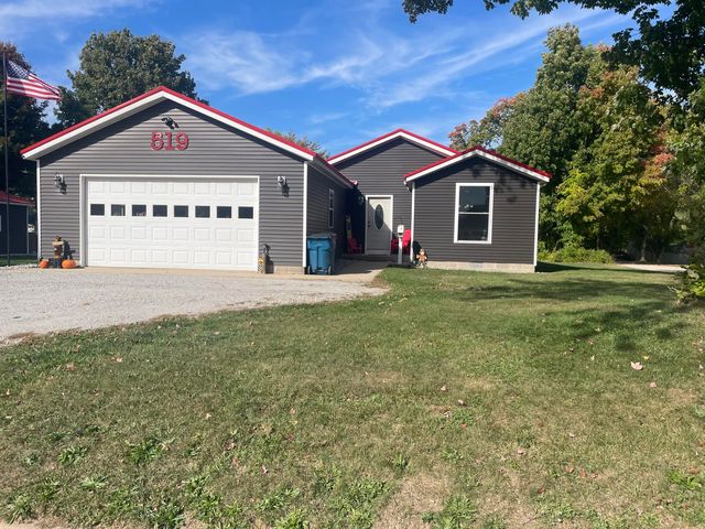 519 W Oak Street, Fremont, MI 49412