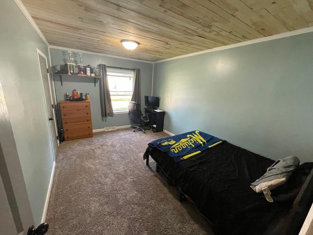 519 W Oak Street, Fremont, MI 49412