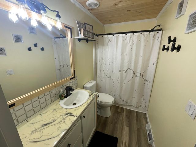 519 W Oak Street, Fremont, MI 49412