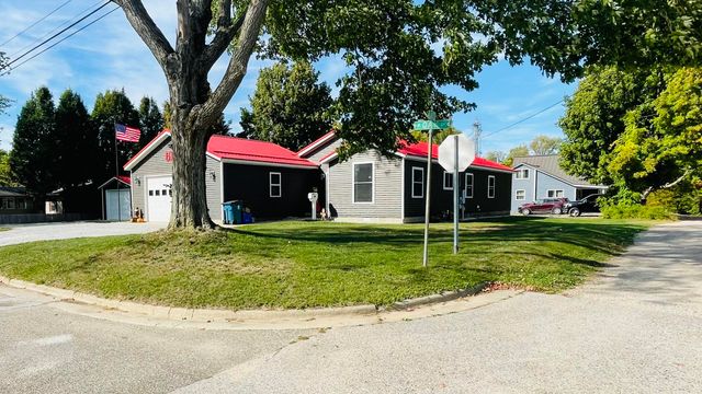 519 W Oak Street, Fremont, MI 49412