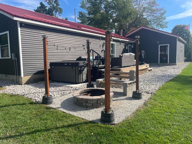 519 W Oak Street, Fremont, MI 49412