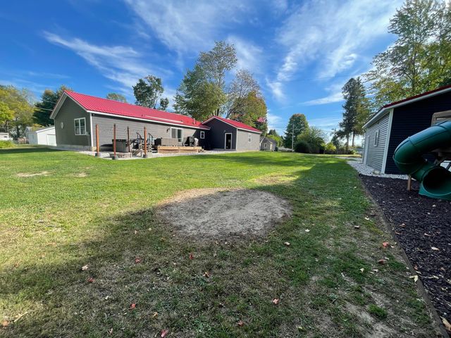 519 W Oak Street, Fremont, MI 49412